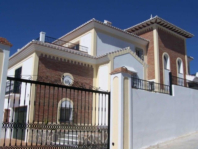 Resale Villa Te koop in Frigiliana in Spanje, gelegen aan de Costa del Sol-Oost