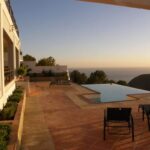 Terras met zwembad en zeezicht van Villa Te koop in Almuñécar in Spanje, gelegen aan de Costa Tropical