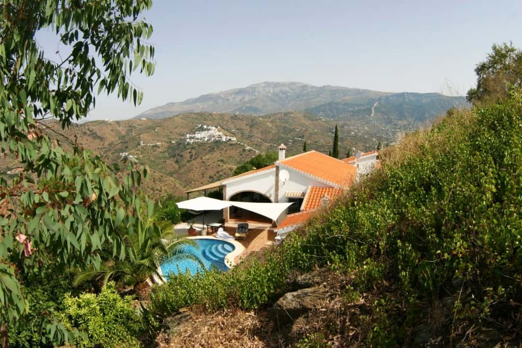 Resale Villa Te koop in Sayalonga in Spanje, gelegen aan de Costa del Sol-Oost