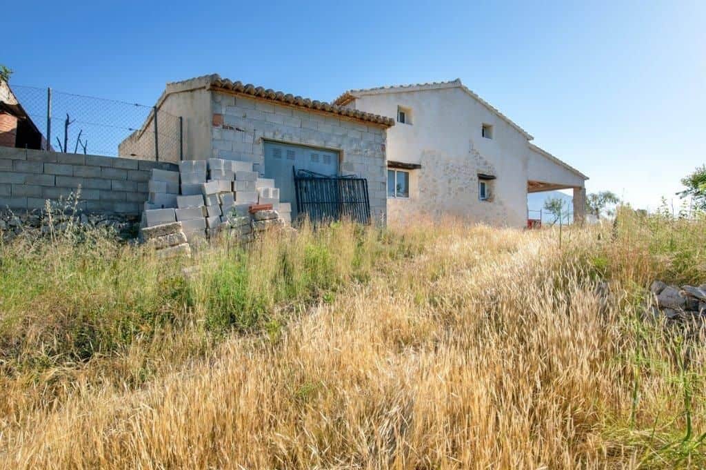 Resale Villa Te koop in Gata De Gorgos in Spanje, gelegen aan de Costa Blanca-Noord