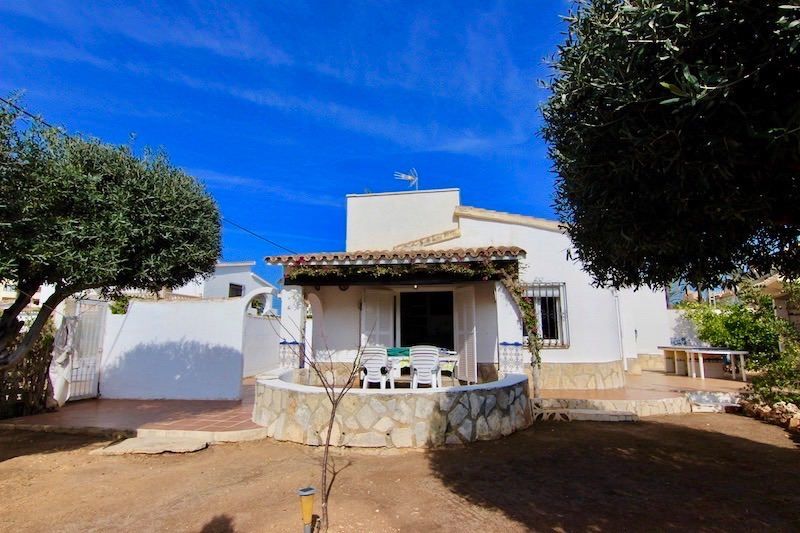 Vooraanzicht Villa Te koop in Denia in Spanje, gelegen aan de Costa Blanca-Noord