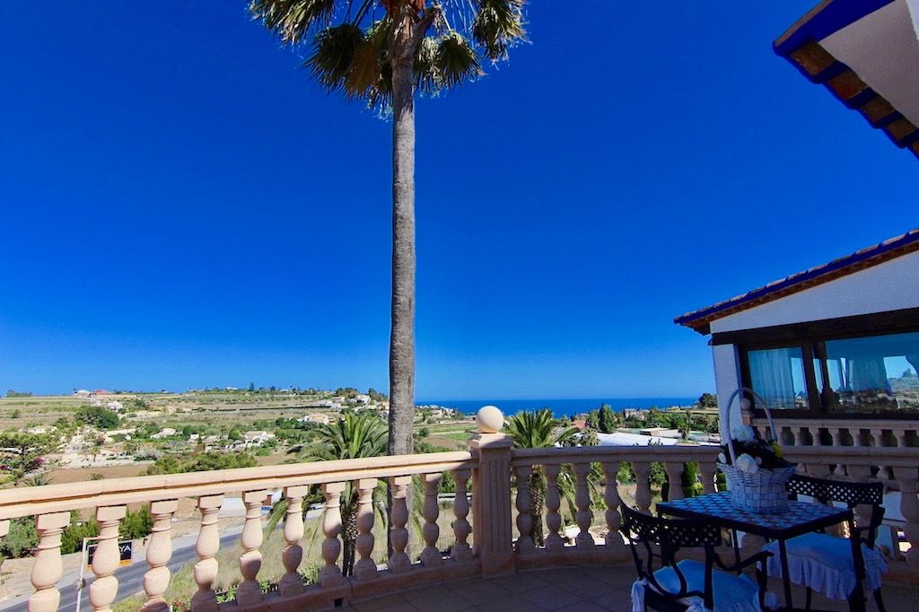 Terras met verzicht van Villa Te koop in Benissa in Spanje, gelegen aan de Costa Blanca-Noord