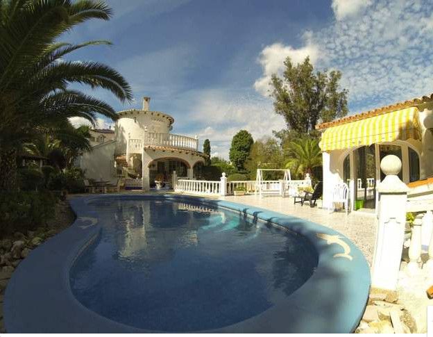 Villa Te koop in Denia in Spanje, gelegen aan de Costa Blanca-Noord
