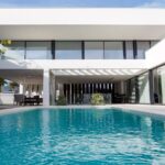 Zwembad van Nieuwbouw Villa Te koop in Benahavis in Spanje, gelegen aan de Costa del Sol-West