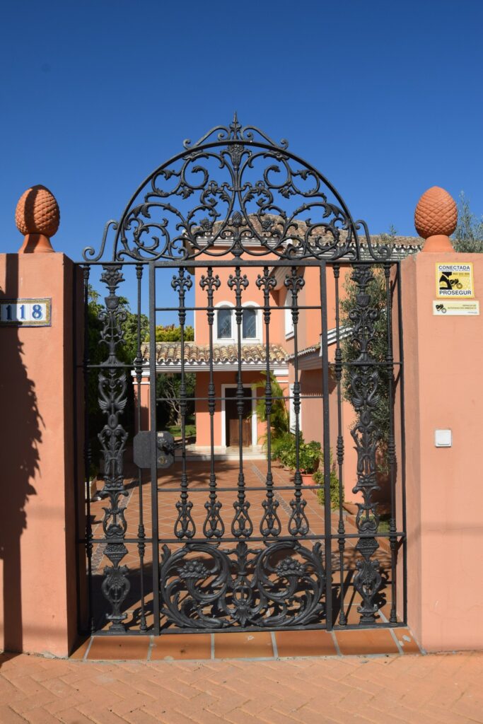 Villa Te koop in Estepona in Spanje, gelegen aan de Costa del Sol-West