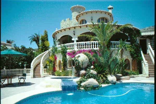 Vooraanzicht Villa Te koop in Benitachell in Spanje, gelegen aan de Costa Blanca-Noord