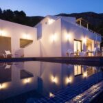 Zwembad met vooraanzicht Nieuwbouw Villa Te koop in Altea in Spanje, gelegen aan de Costa Blanca-Noord