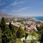 Panoramisch zicht op vallei en zee vanaf Villa Te koop in Nerja in Spanje, gelegen aan de Costa del Sol-Oost