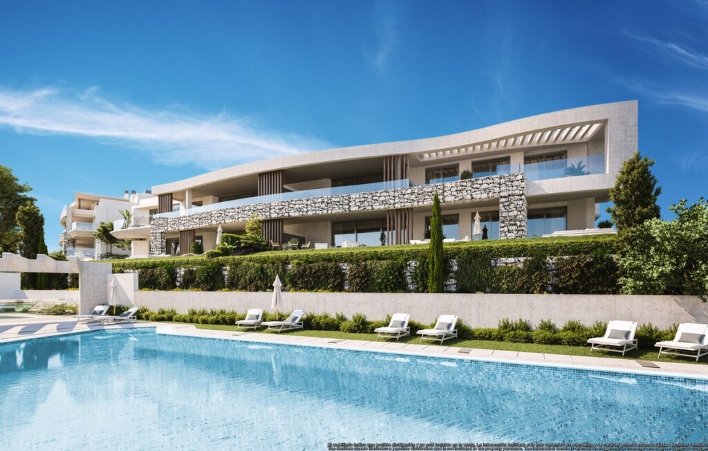 Zwembad en gebouw met Nieuwbouw Appartementen Te koop in La Quinta in Spanje, gelegen aan de Costa del Sol-West