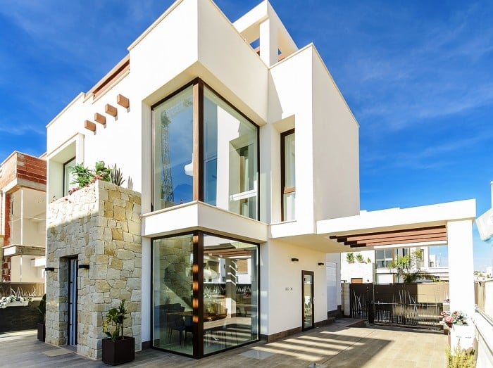 Vooraanzicht Nieuwbouw Villa Te koop in Vera Playa in Spanje, gelegen aan de Costa de Almería