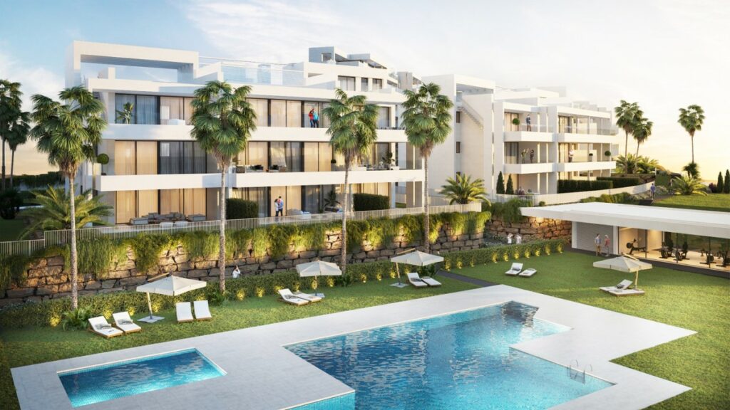 Zwembad en appartementsgebouw van Nieuwbouw Appartement Te koop in Estepona in Spanje, gelegen aan de Costa del Sol-West