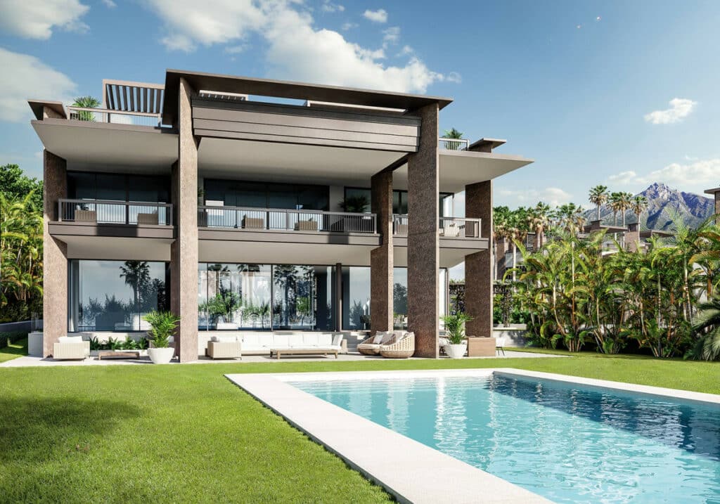 Zwembad en vooraanzicht Nieuwbouw Villa Te koop in Nueva Andalucia in Spanje, gelegen aan de Costa del Sol-West
