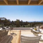Terras van Nieuwbouw Appartement Te koop in Nueva Andalucia in Spanje, gelegen aan de Costa del Sol-West