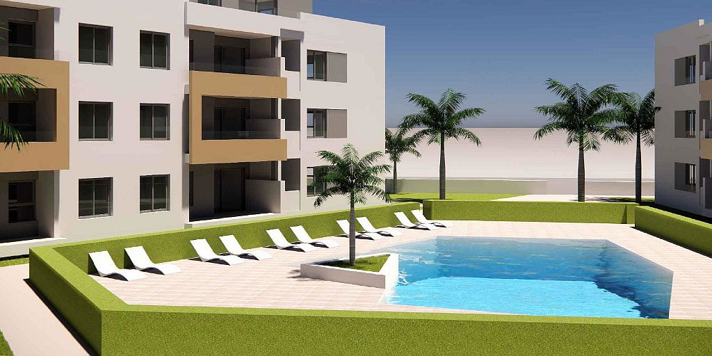 Zwembad en gebouw Nieuwbouw Project in Roquetas De Mar in Spanje, gelegen aan de Costa de Almería