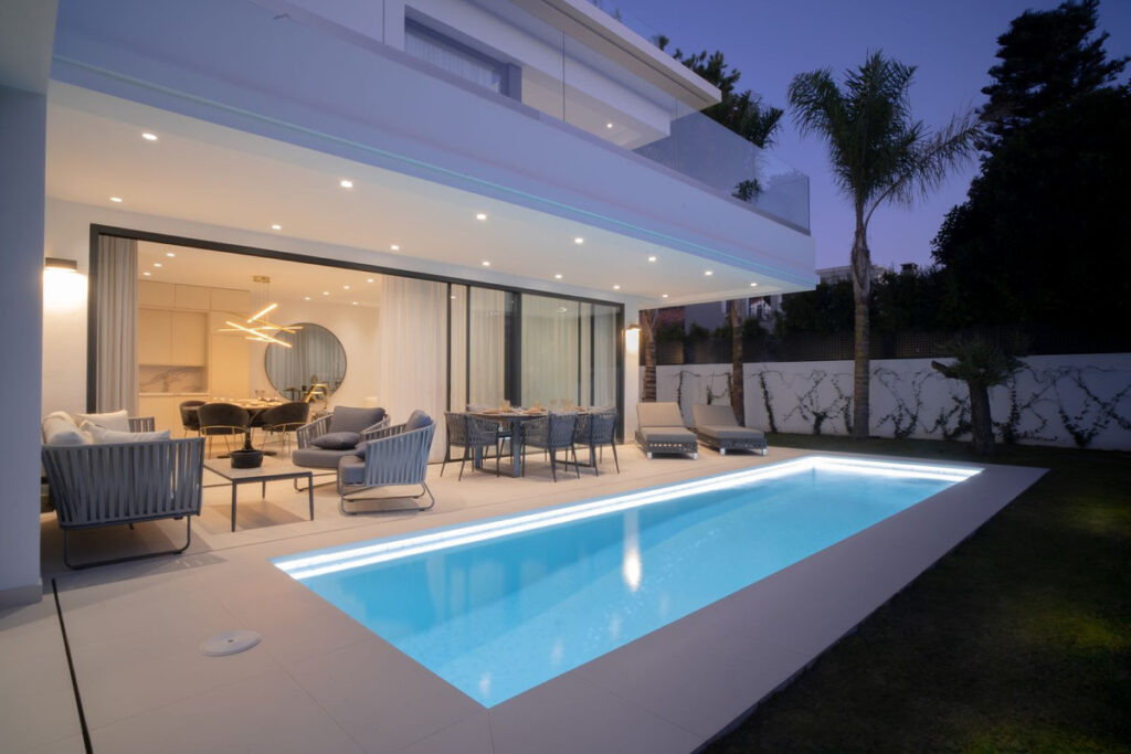 Nieuwbouw Villa Te koop in The Golden Mile in Spanje, gelegen aan de Costa del Sol-West