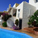 Vooraanzicht Villa met zwembad Te koop in Nerja in Spanje, gelegen aan de Costa del Sol-Oost