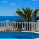 Zwembad met zeezicht van Villa Te koop in Altea in Spanje, gelegen aan de Costa Blanca-Noord