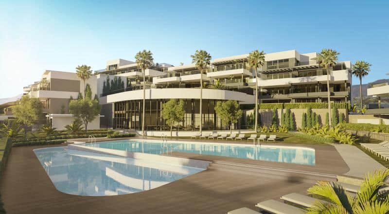 Zwembad en vooraanzicht Nieuwbouw Appartementen Te koop in Estepona in Spanje, gelegen aan de Costa del Sol-West
