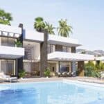 Zwembad, terras en vooraanzicht van Nieuwbouw Villa Te koop in Estepona in Spanje, gelegen aan de Costa del Sol-West