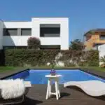 Zwembad en vooraanzicht van resale villa in Sant Antoni De Calonge in Spanje, gelegen aan de  Costa Brava