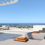 Zeezicht en terras van nieuwbouw appartement in Estepona in Spanje, gelegen aan de  Costa del Sol-West