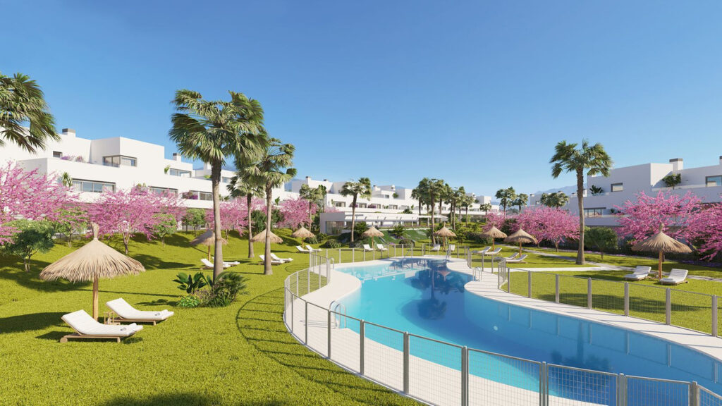 Tuin en gemeenschappelijk zwembad van nieuwbouw appartementen in New Golden Mile in Spanje, gelegen aan de  Costa del Sol-West