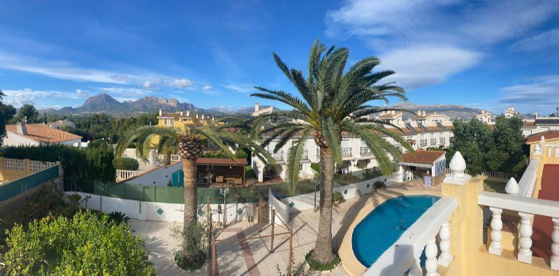 Panoramisch zicht van resale villa in Albir in Spanje, gelegen aan de  Costa Blanca-Noord