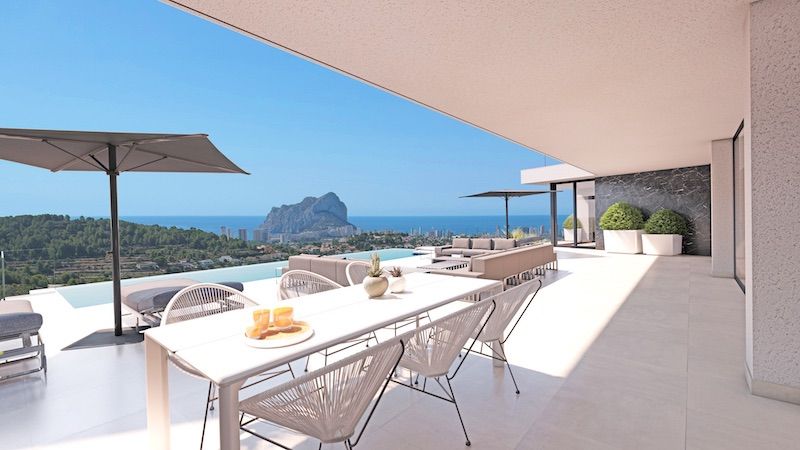 Zeezicht en terras van nieuwbouw villa in Calpe in Spanje, gelegen aan de  Costa Blanca-Noord