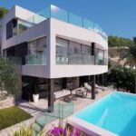 Terras, zwembad en vooraanzicht van nieuwbouw villa in Calpe in Spanje, gelegen aan de  Costa Blanca-Noord