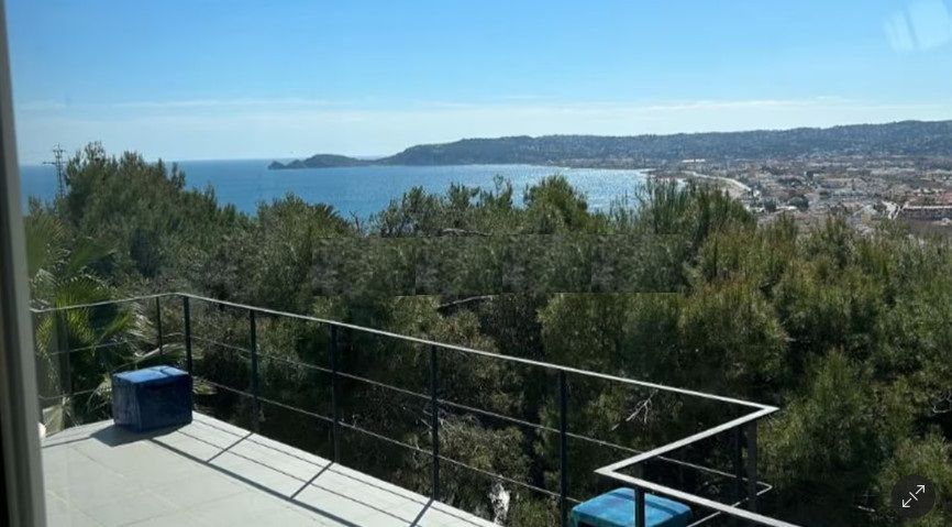 Zeezicht en terras van resale villa in Javea in Spanje, gelegen aan de  Costa Blanca-Noord