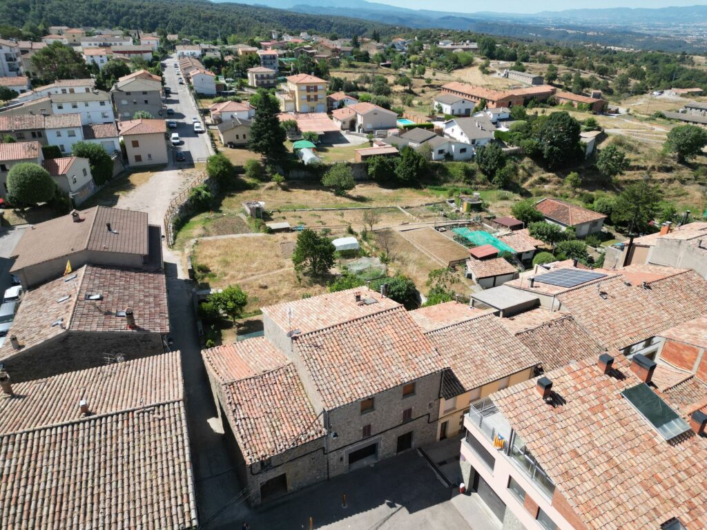 Huis Te koop in L'Esquirol in Spanje, gelegen aan de Costa Brava