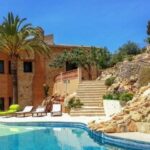 Terras en vooraanzicht van resale villa in Pedreguer in Spanje, gelegen aan de  Costa Blanca-Noord