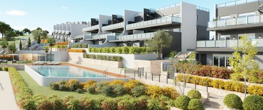 Gemeenschappelijk zwembad en vooraanzicht van nieuwbouw appartementen in Finestrat in Spanje, gelegen aan de  Costa Blanca-Noord