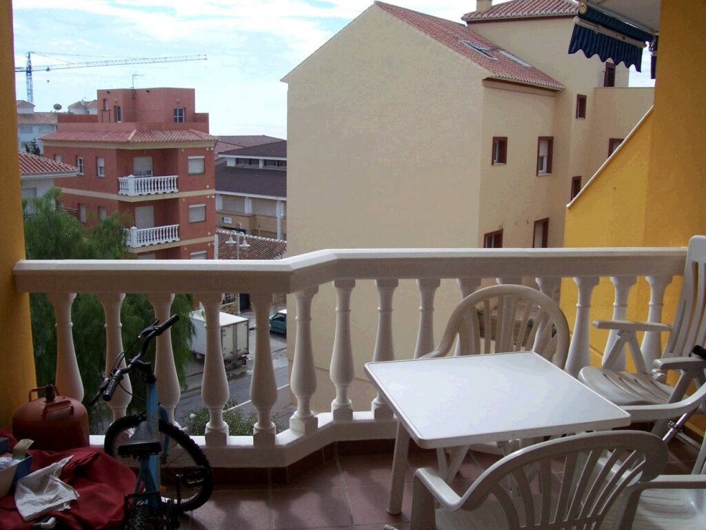 Terras van resale appartement in Torrox in Spanje, gelegen aan de  Costa del Sol-Oost