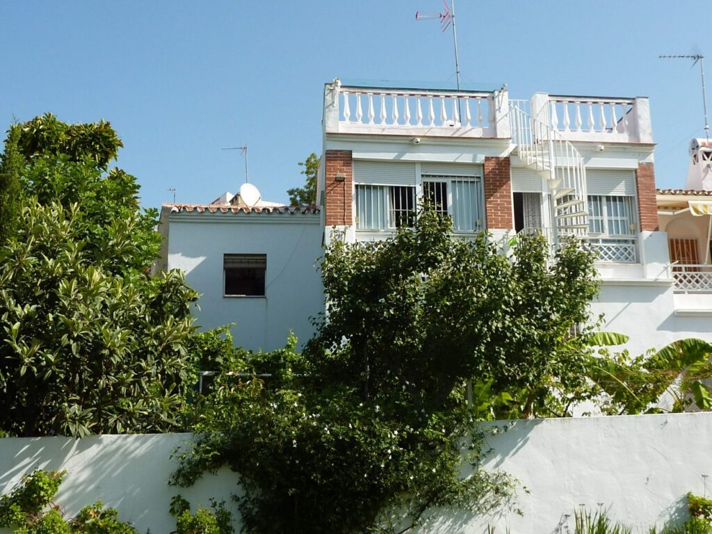 Vooraanzicht van resale huis in Nerja in Spanje, gelegen aan de  Costa del Sol-Oost