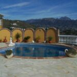 Zwembad van resale villa in Nerja in Spanje, gelegen aan de  Costa del Sol-Oost
