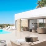 Zeezicht, terras en zwembad van nieuwbouw villa in Javea in Spanje, gelegen aan de  Costa Blanca-Noord