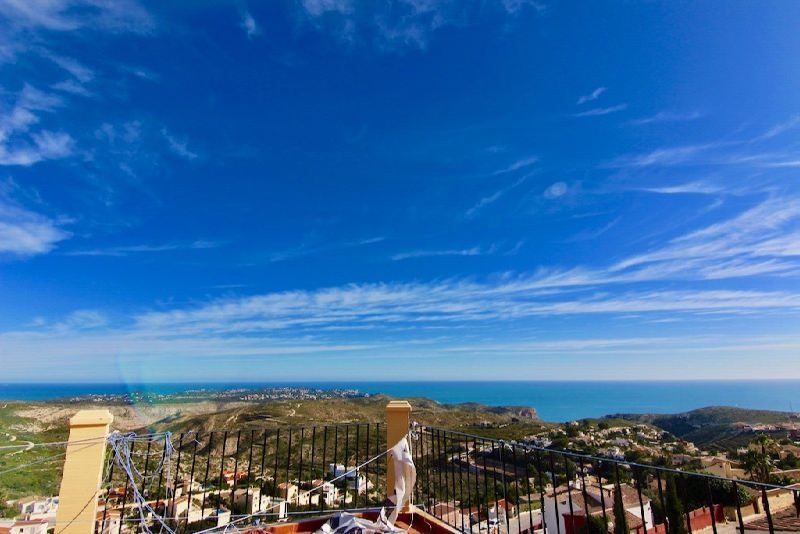 Zeezicht van resale villa in Benitachell in Spanje, gelegen aan de  Costa Blanca-Noord