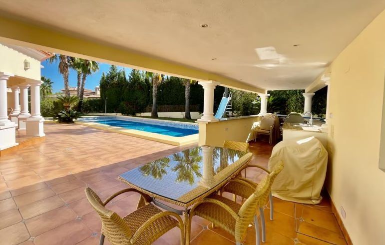 Villa Te koop in Javea in Spanje, gelegen aan de 