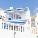 Vooraanzicht van resale villa in Nerja in Spanje, gelegen aan de  Costa del Sol-Oost