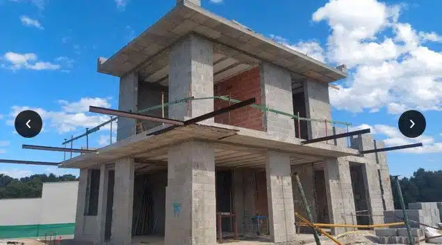 Vooraanzicht van nieuwbouw villa in Javea in Spanje, gelegen aan de  Costa Blanca-Noord