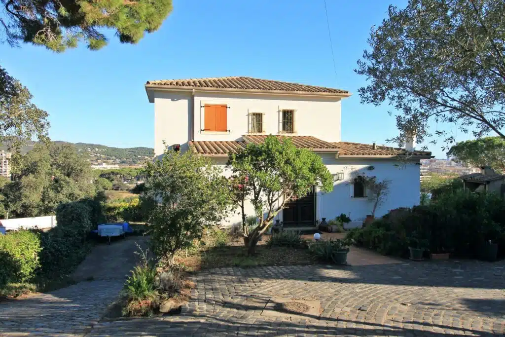 Vooraanzicht van resale villa in Sant Antoni De Calonge in Spanje, gelegen aan de  Costa Brava