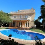 Vooraanzicht Villa Te koop in Orihuela in Spanje, gelegen aan de Costa Blanca-Zuid
